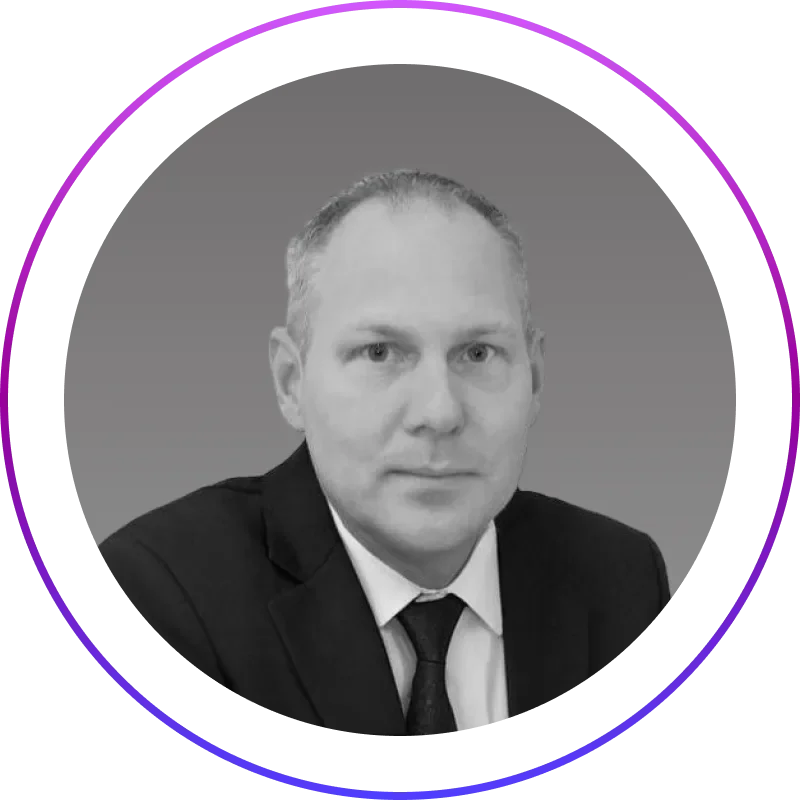 Headshot Daniel Richardson in b&w