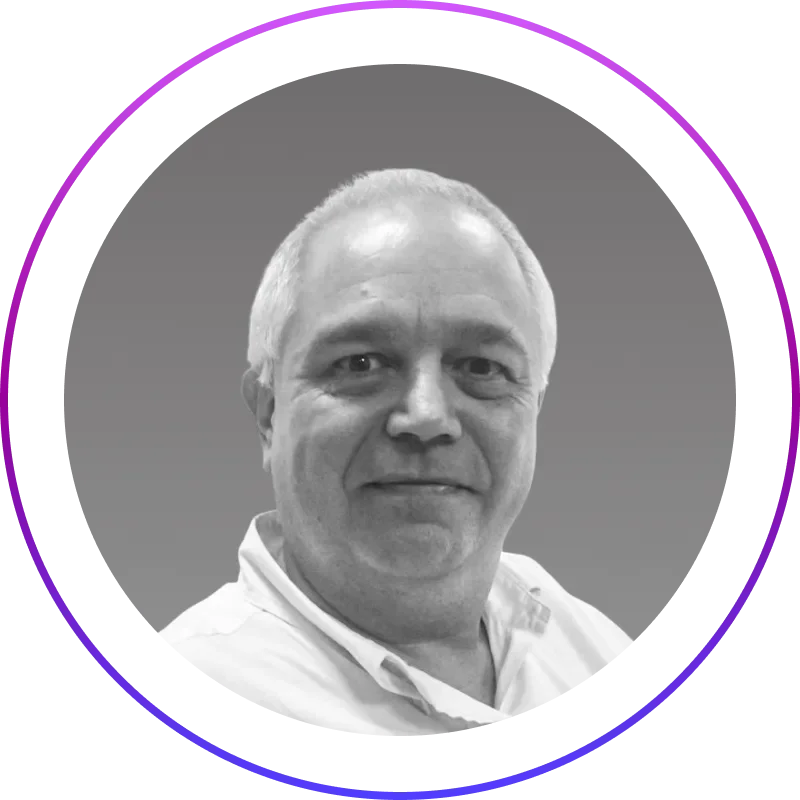 b&w Image of Marcelo Cantanhede in a circular frame