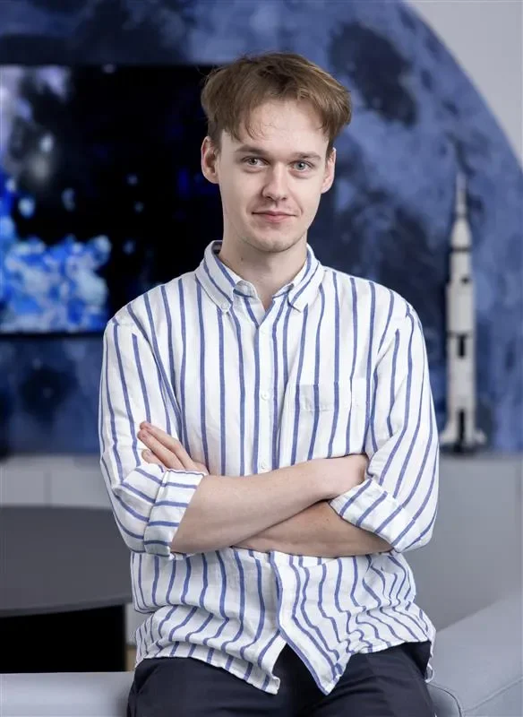 Image of Domanta Kakciukas with a moon bakground