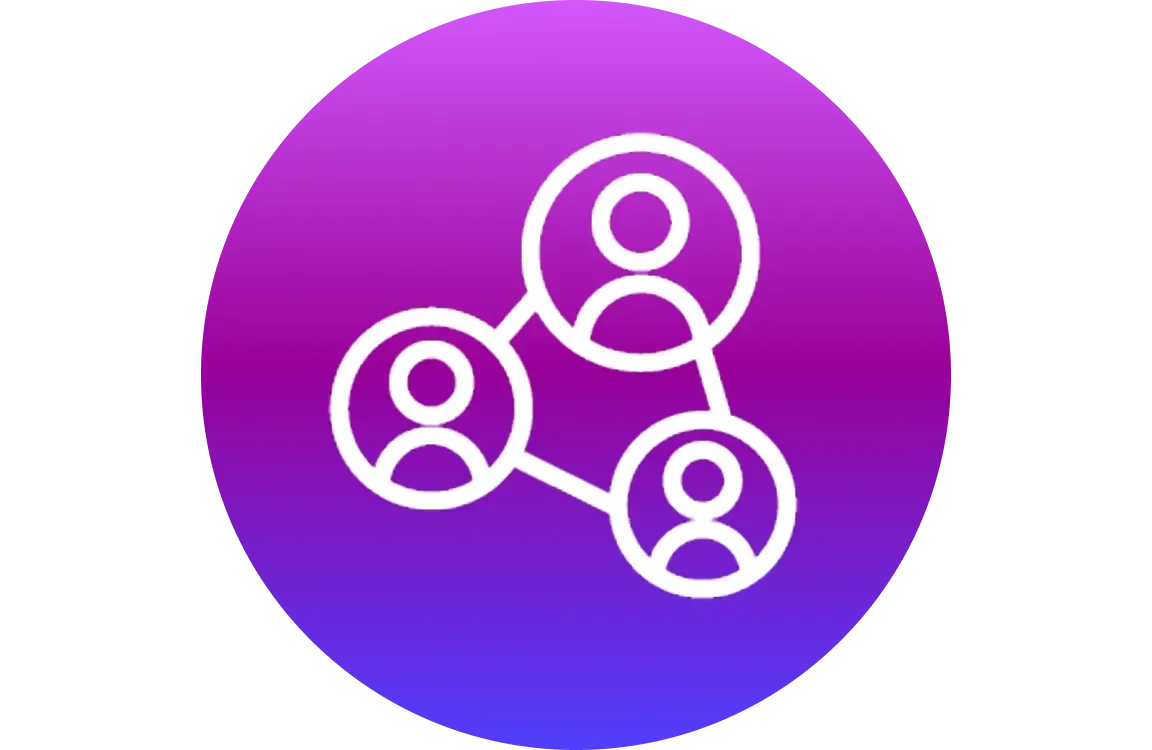 Icon showing three connected user profiles representing flexible integration and collaboration.